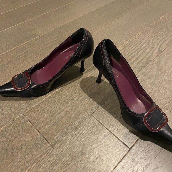 Navy and burgundy heels with buckle - Picture 3 of 3